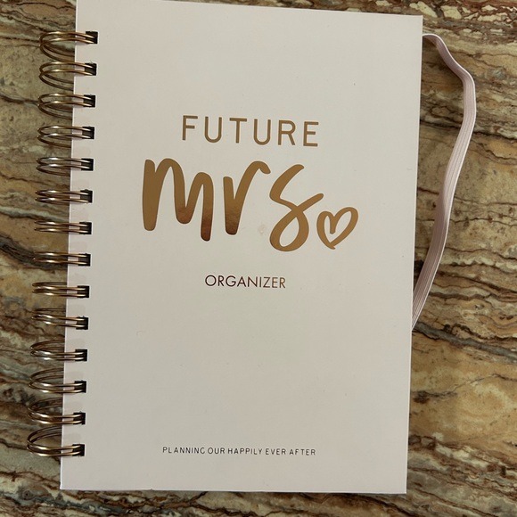 Future Mrs. Organizer - Gold and White - Picture 1 of 2
